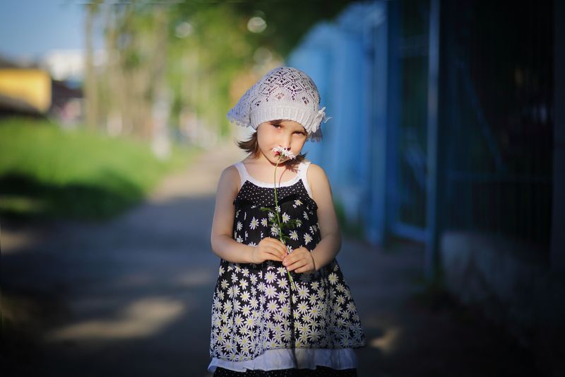 girl with flowerphoto preview