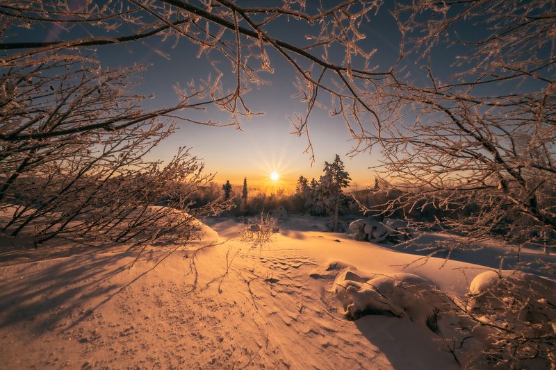 Рассвет на вершине. фото превью