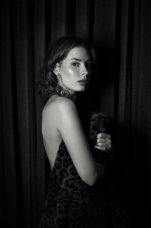 woman, brunette, black, glamour, bw, b&w ***photo preview