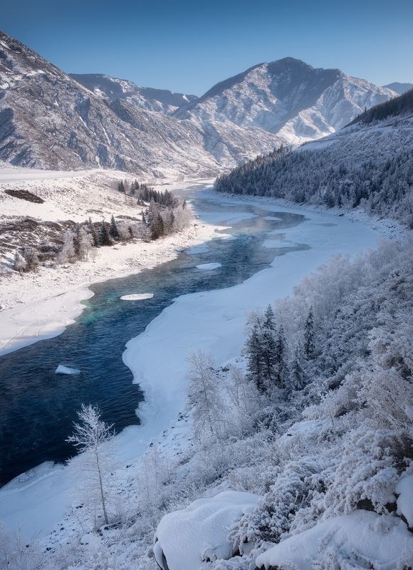 алтай, горный алтай, пейзажи алтая, онгудайский район, горная река, зимний пейзаж, зима, куржак. иней, парящая река, катунь, горы, зимний алтай Неподвластная морозамphoto preview