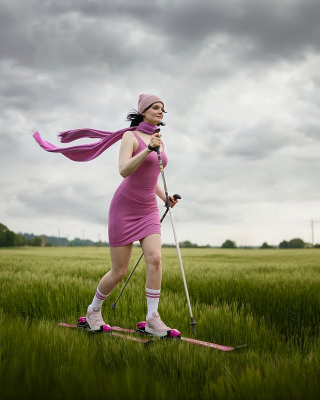 Лыжи, спорт, лето, фитнес, розовое платье, катание на лыжах, скорость Лыжный сезонphoto preview