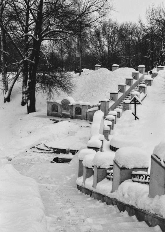 пленка, ilford, чб, bw, pan100, nikon, film, analog, b&w, храм, церковь, купола, иконы, богослужение, вера, святой источник, Святой источник в парке Лопасня-Зачатьевское, город Чехов.  фото превью