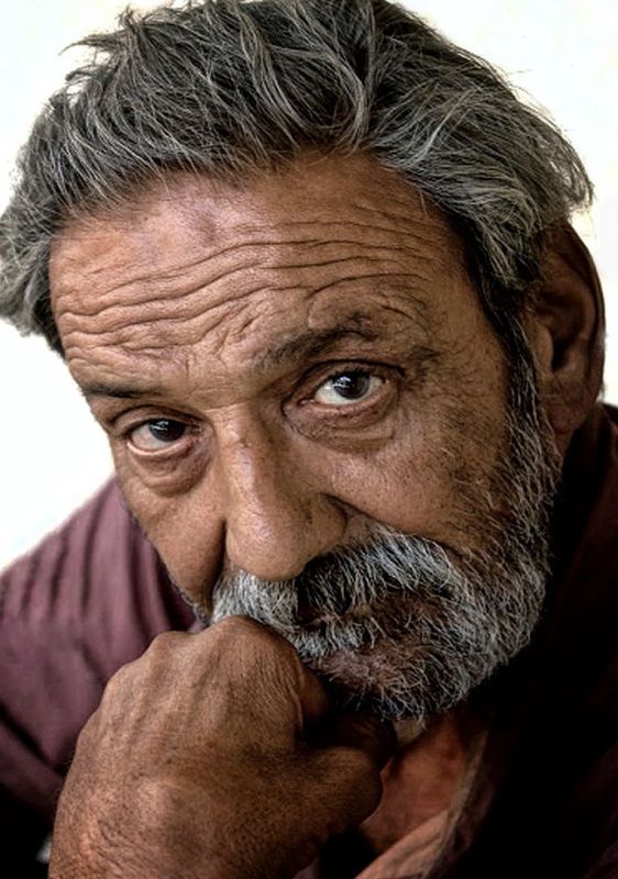 He leaves silently, without noise, far from the world of injustice and sorrow, alone... alone and drunkphoto preview