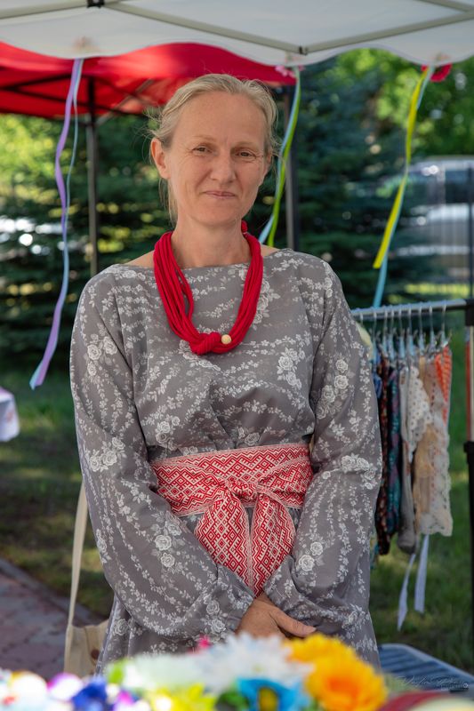 Новосёлово, Калининградская область, Россия, портрет, женщина, позитив, улица, фотография, фестиваль, репортаж, Novoselovo, Kaliningrad region, Russia, portrait, woman, positive, street, photography, festival, reportage Женский портрет.photo preview