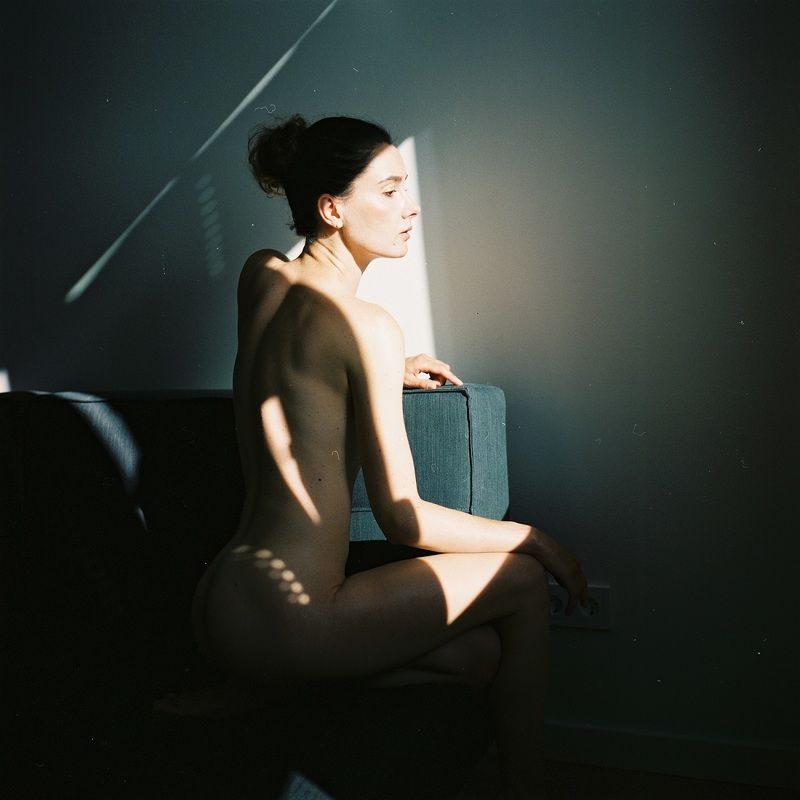 art, nude, naked, female, body, model, sexy, sensual, sensuality, gorgeous, studio, indoor, light, sun, curves, film, fuji, camers, medium, format, grain, color, * * * фото превью