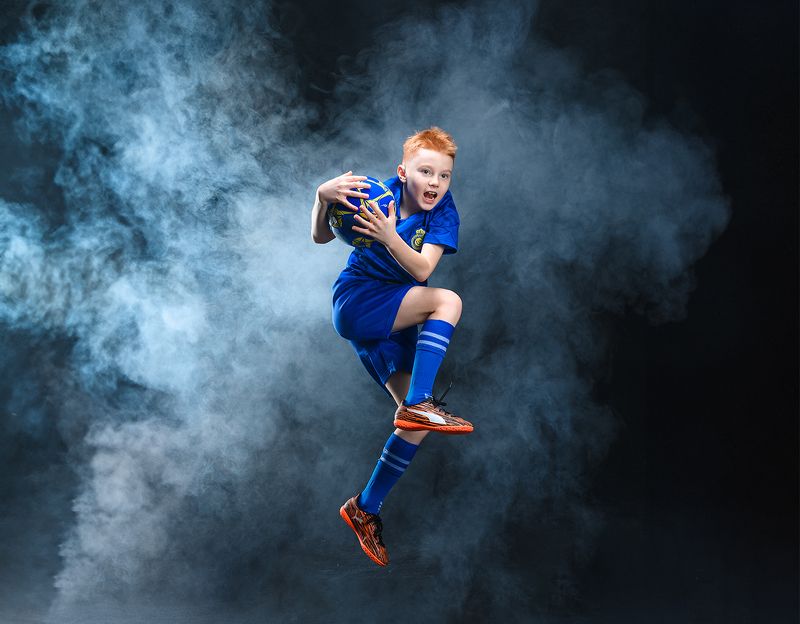 спорт футбол Юный футболистphoto preview