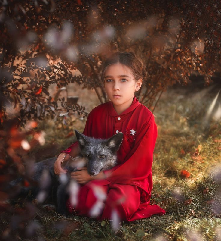 Дети, маугли, животные, лиса, в красном, Индия  Миланаphoto preview