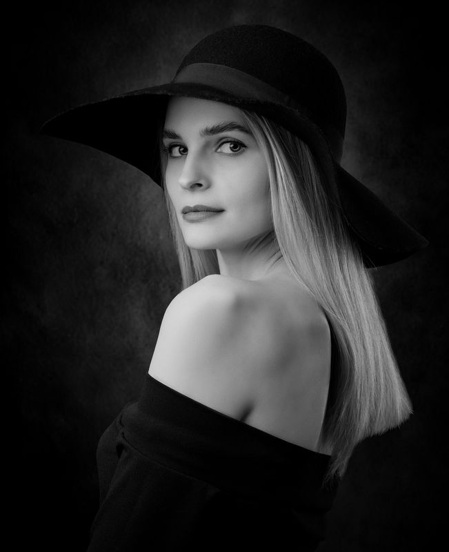 женский  портрет, студийная фотосессия, концептуальное фото Еленаphoto preview