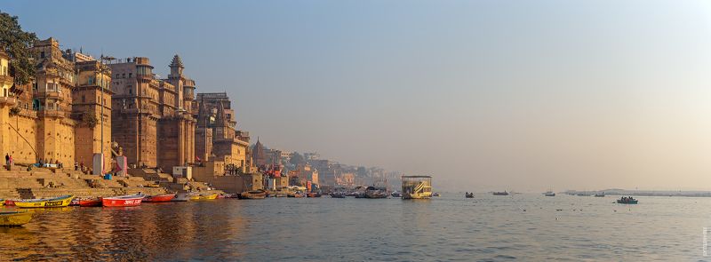 ганг, варанаси, утро, рассвет, индия, Дарбханга Гхат, панорама, широкий угол, набережная, побережье, архитектура, тур, поездка, путешествие, река Священный город Варанаси: Дарбханга Гхат. Индия. Февраль 2024photo preview