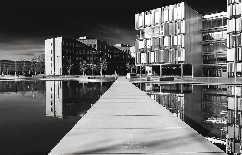 квадрат,диагональ,вода,водаём,здание,перспектива,дорожка,чб,wb,город,пространство,square,diagonal,water,vodem,building,prospect,track,bw,wb,city,space, Пространство..photo preview