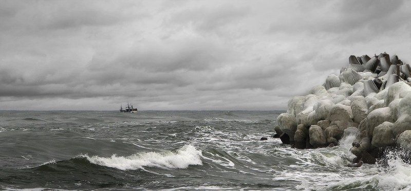 море, шторм, волны, корабль, зима Зимний промыселphoto preview