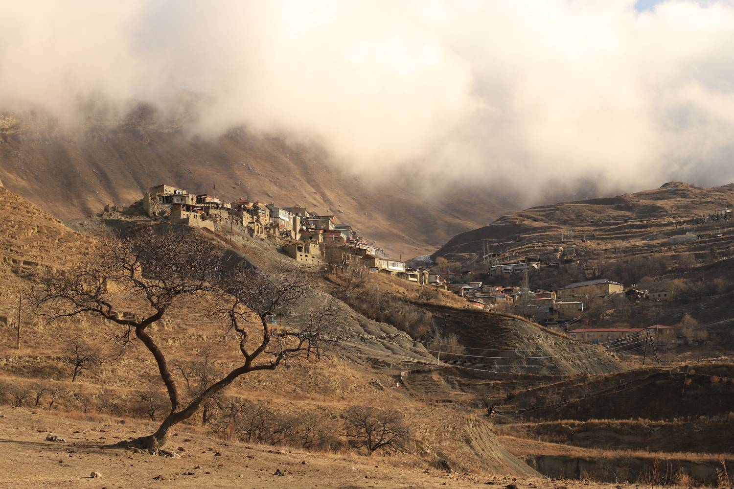 Чох, Дагестан. Облако над аулом.. Автор: Irina Solonina дагестан горы аул облако пейзаж архитектура природа, Irina Solonina