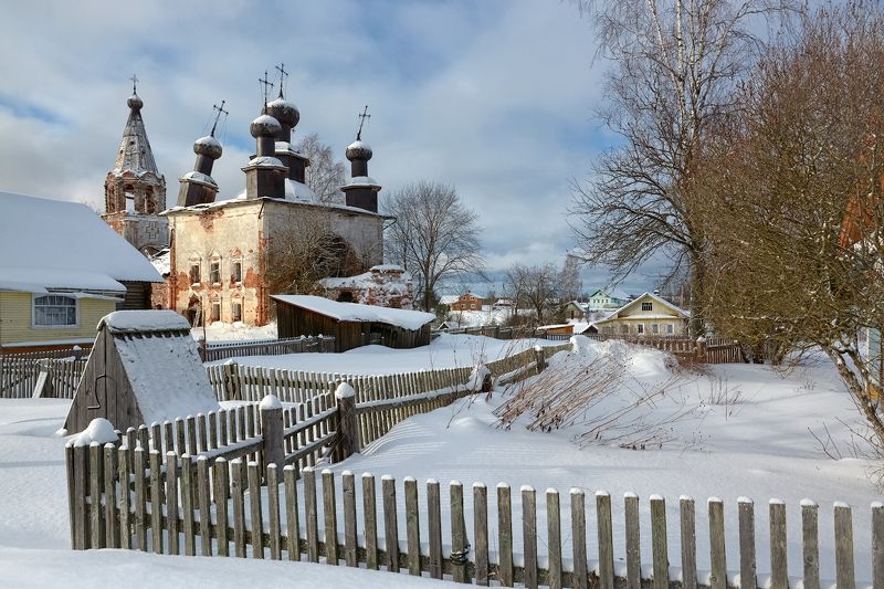 За невысоким заборомphoto preview