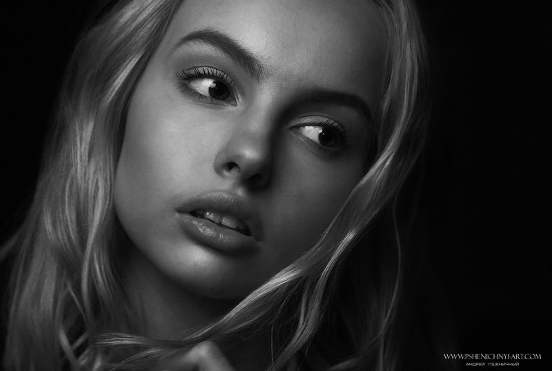 портрет, девушка, взгляд, женский портрет, крупный план, студия, свет Студийный этюдphoto preview