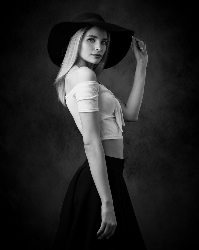 женский  портрет, студийная фотосессия, концептуальное фото Еленаphoto preview