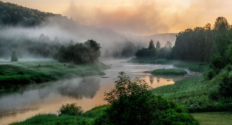 Куст рябины над рекой...photo preview