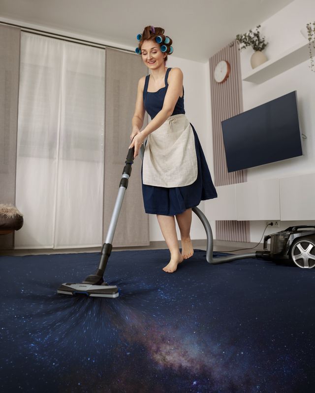 черная дыра, астрономия, галактика, небо, космос, вселенная, девушка, уборщица, пылисос, уборка, пылисосить, хозяйка Как образуются черные дырыphoto preview