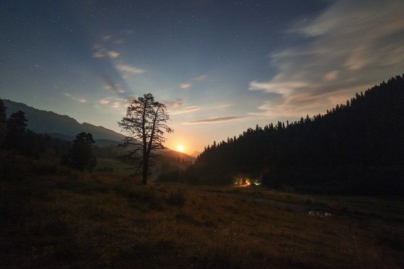 Архыз, август, 2015, луна, ночь Взошла луна, а с ней и ночь светла...photo preview