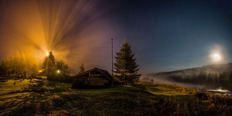 Перо Жар-птицы в лунную ночьphoto preview