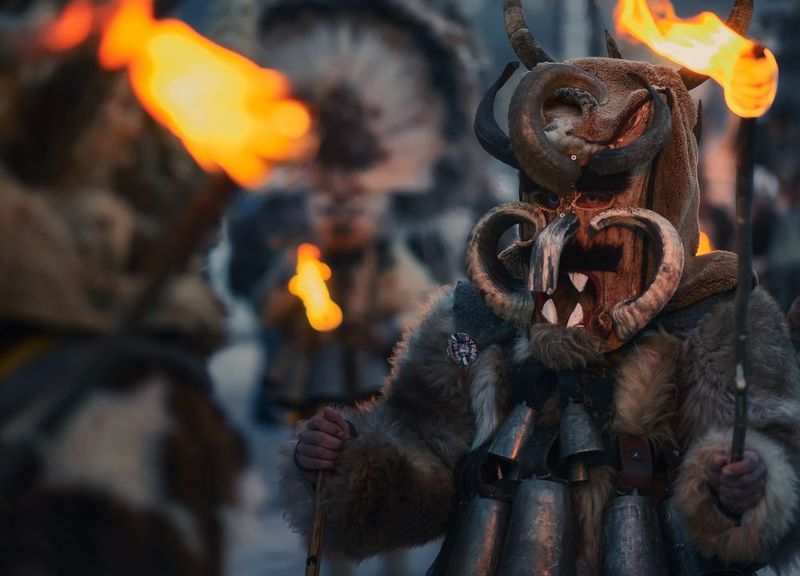болгария, карнавал, вечер, ночь, зима, проводы зимы, перник, сурва, bulgaria, carnival, evening, night, winter, surva, pernik Ежегодный карнавал Сурва / Annual carnival Surva фото превью