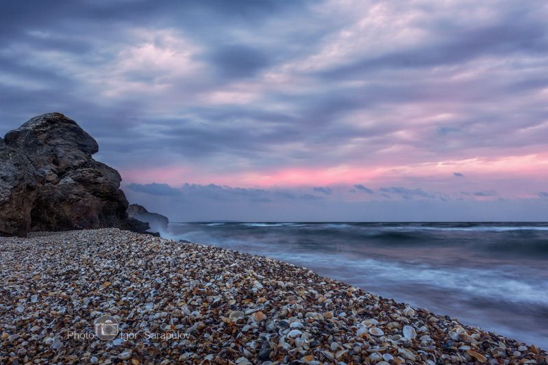 тучи, синий час, ракушки, ракушечный пляж,  природный парк караларский,  прибой, побережье,  пейзаж, отдых у моря,  небеса,  крым, закат, дикий пляж,  генеральские пляжи, волны, вечер, бухта, берег, азовское море, август, sony rx100, sony rx photo, live f Синий час на Генеральских пляжах фото превью