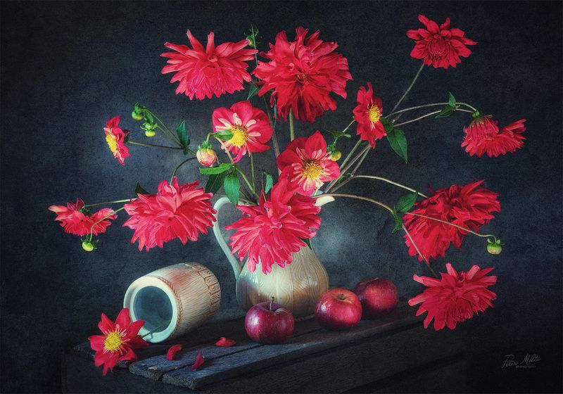 Красное на черномphoto preview