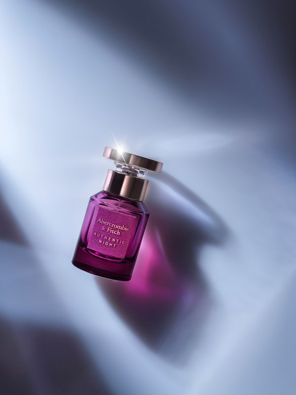 предметное фото, эстетика, парфюм, стекло, свет, тени Предметный минимализмphoto preview