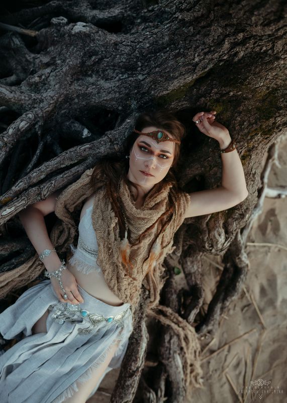 девушка, портрет, корни, дерево, бохо, этно photo preview