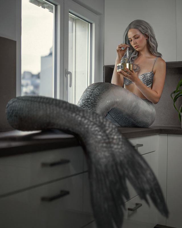 сказка, русалка, рыба, девушка, кухня, город, магический реализм, хвост, история Ариельphoto preview