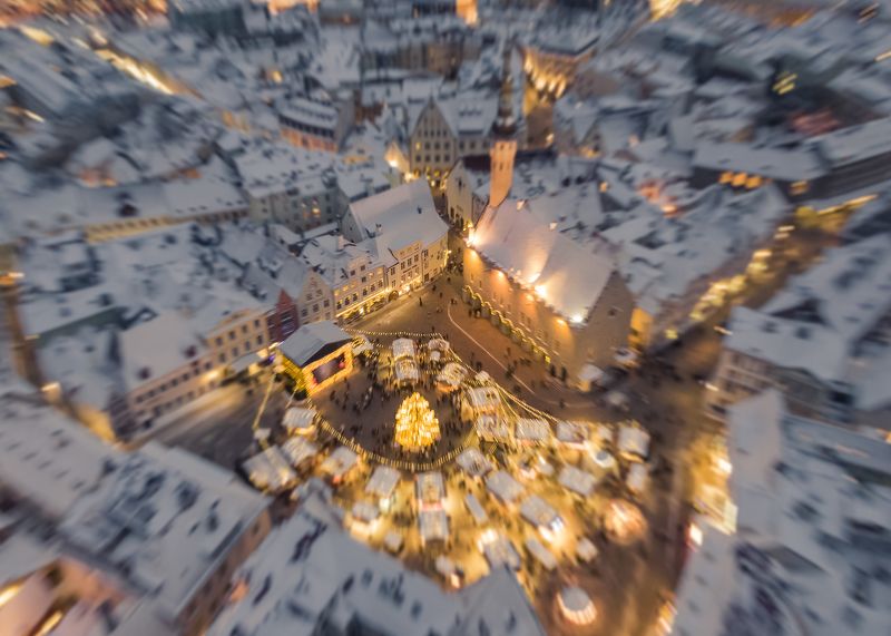#christmasspirit #christmas #christmasmarket #holidayseason #beautifuldestinations #wintermood #wintermagic #winterwonderland #snowsnowsnow #tallinn #tallinnoldtown #tallinngram #tallinn_city #visittallinn #visitestonia #ilusadeestipaigad #eesti #estonian ---photo preview