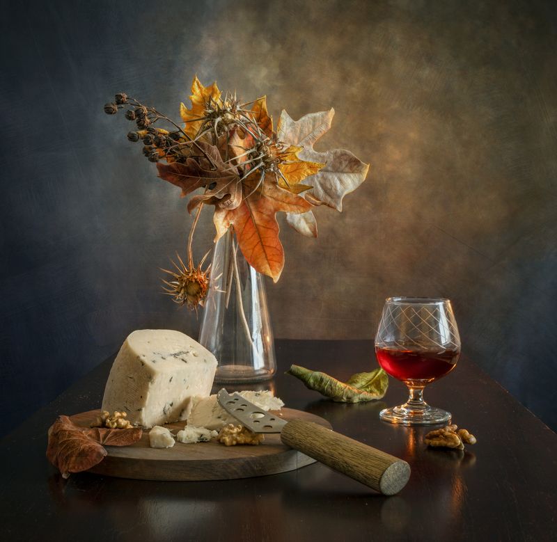 cheese, leaves, knife, glass, brandy, nuts Cheese and leaves фото превью