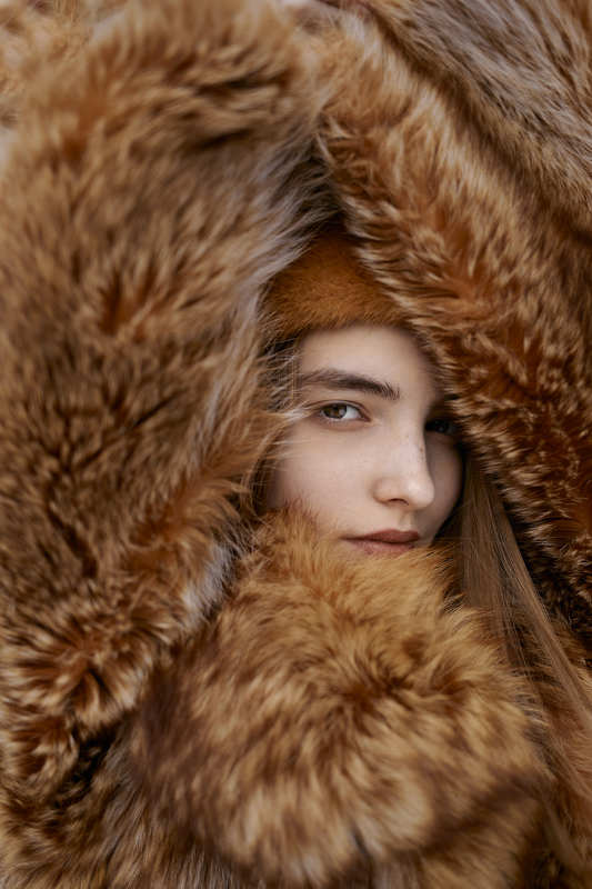 девушка в шубе Шубкаphoto preview