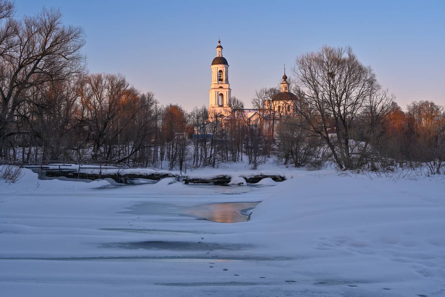 весна в Филипповском. Автор: Виталий Полуэктов весна, вечер, река, лёд, снег, мост, церковь, небо, Виталий Полуэктов
