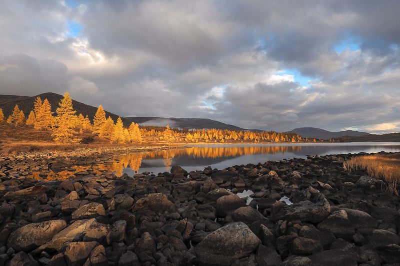 Каменистый берегphoto preview