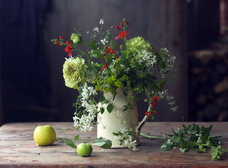 С зелеными розамиphoto preview