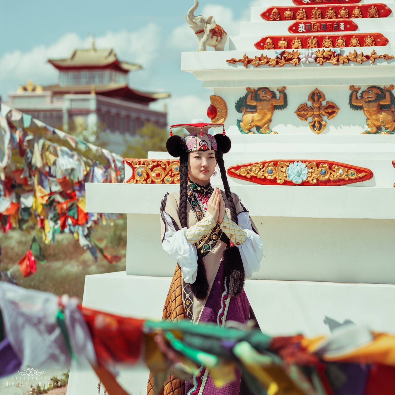 Молитва на Старом Хуруле. Автор: Кулакова Екатерина калмыки, Калмыкия, буддизм, костюмы, традиции, народы, религия, мода, традиционный костюм, Кулакова Екатерина