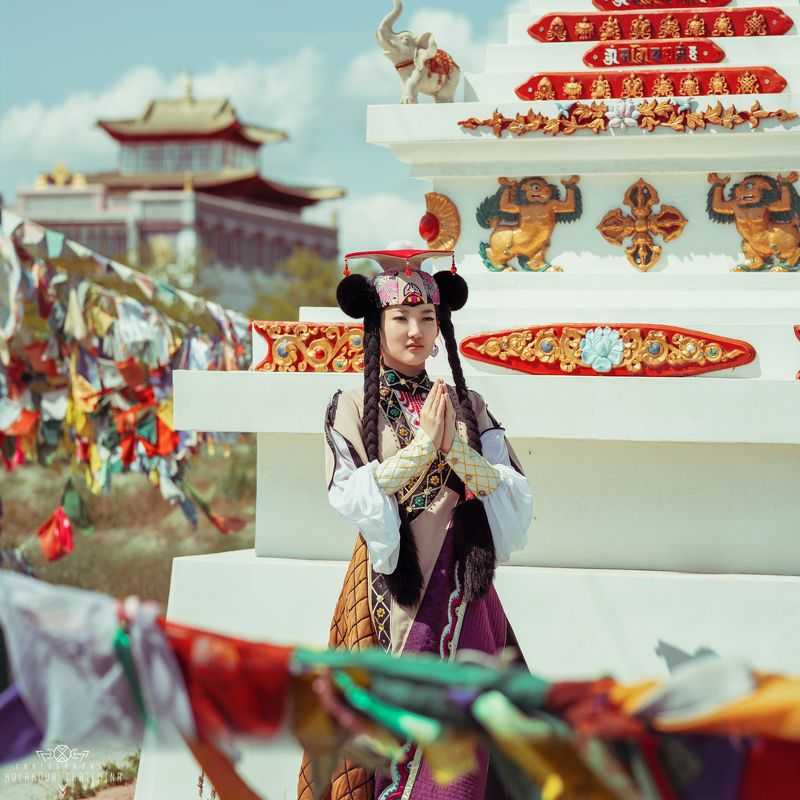 калмыки, Калмыкия, буддизм, костюмы, традиции, народы, религия, мода, традиционный костюм Молитва на Старом Хурулеphoto preview