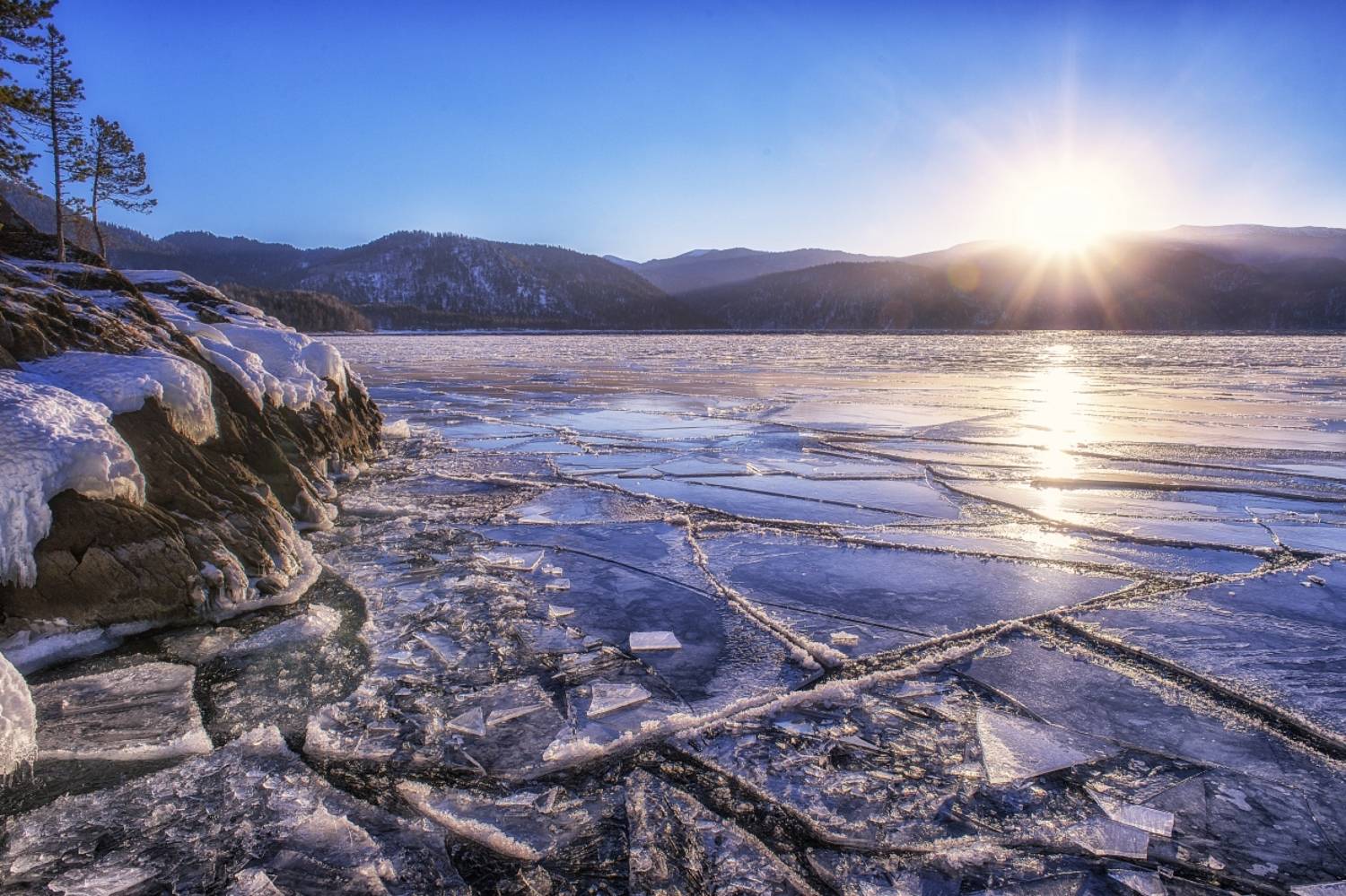 утро, озеро, софит и ветротека.... Автор: Толмачев Дмитрий , Толмачев Дмитрий
