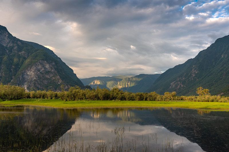 Алтай, рассвет, лето, пейзаж, горы, скалы, озеро, облака Рассвет над долиной. Алтайphoto preview