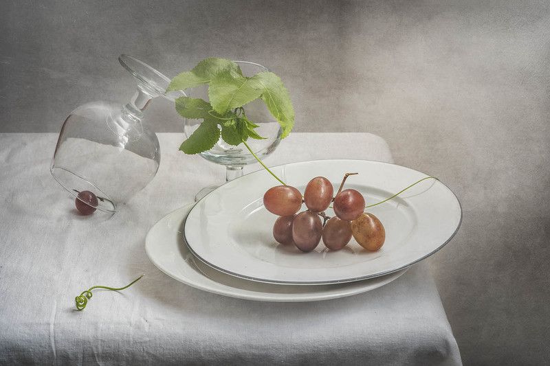 Натюрморт с виноградомphoto preview