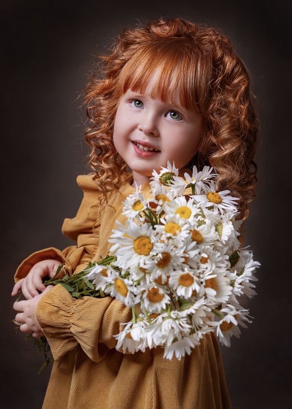 Девочка с ромашками.photo preview