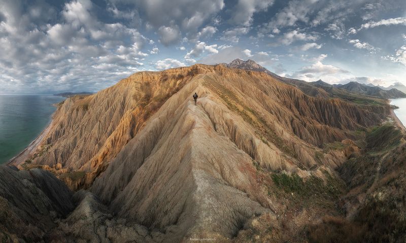 крым, фототур, пейзаж, горы,  Холмы у берега моряphoto preview