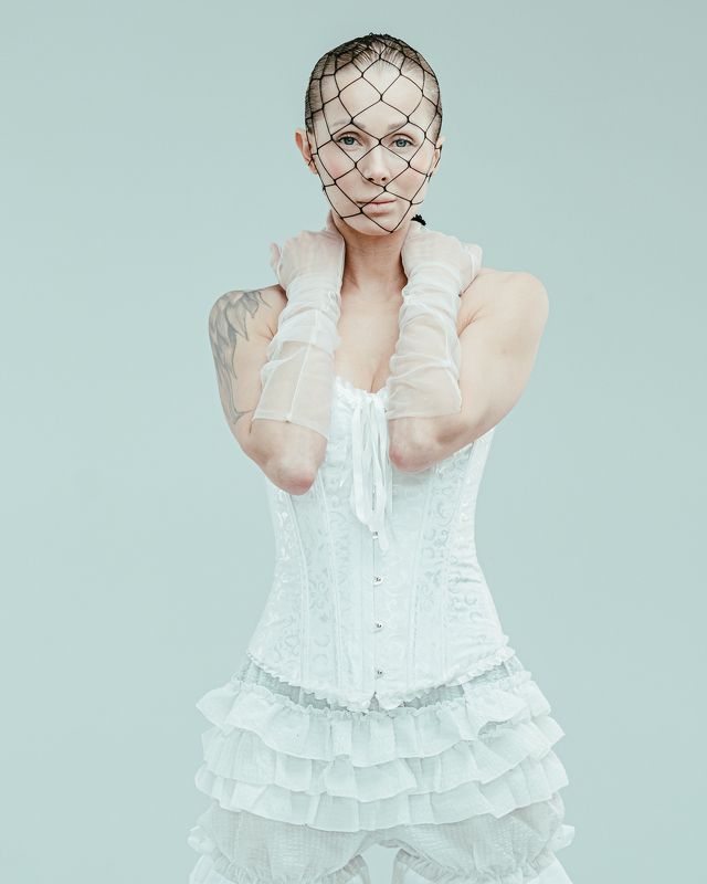 Фотосессии в стиле гламурный минимализмphoto preview