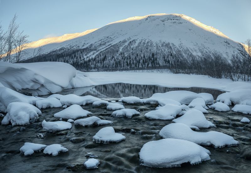 хибины, озеро малый вудъявр, ручей, зима Исток ручья Вудъяврйокphoto preview