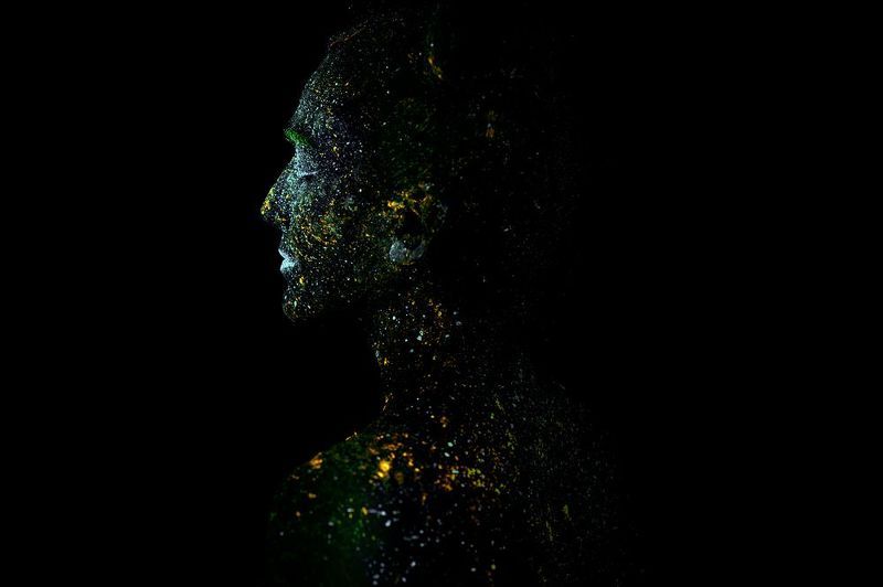 Ультрафиолетовый боди арт портрет фото превью