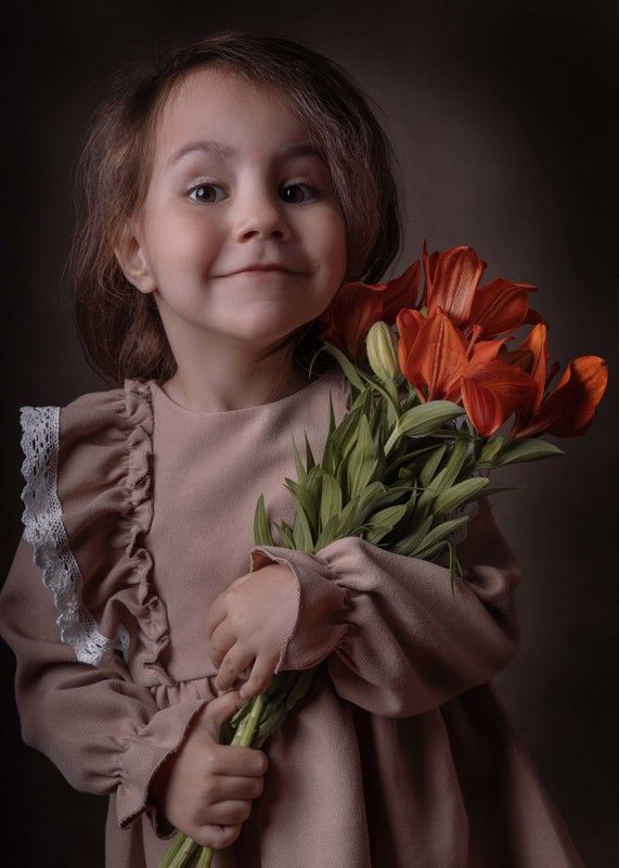 Девочка с лилиямиphoto preview