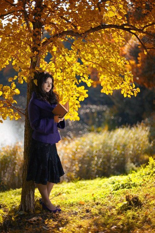 девушка, книга, чтение, парк, портрет, взгляд, дерево, листва, осень, озеро, вода, камыш, лист, трава, день, солнце, dyadyavasya Не о Вас ли я сейчас читала?photo preview