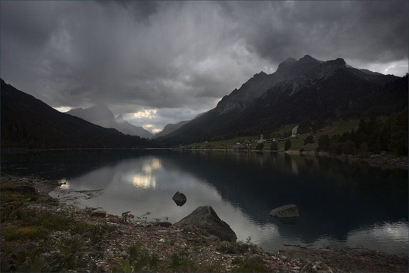 альпы, озеро, швейцария Мгновение светаphoto preview