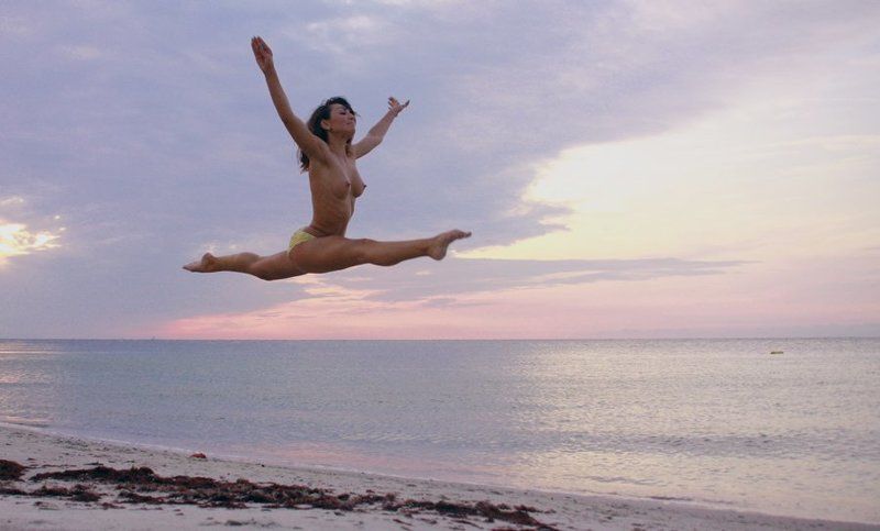 одесса, море, ссолнце, девушка Летающий человек.photo preview