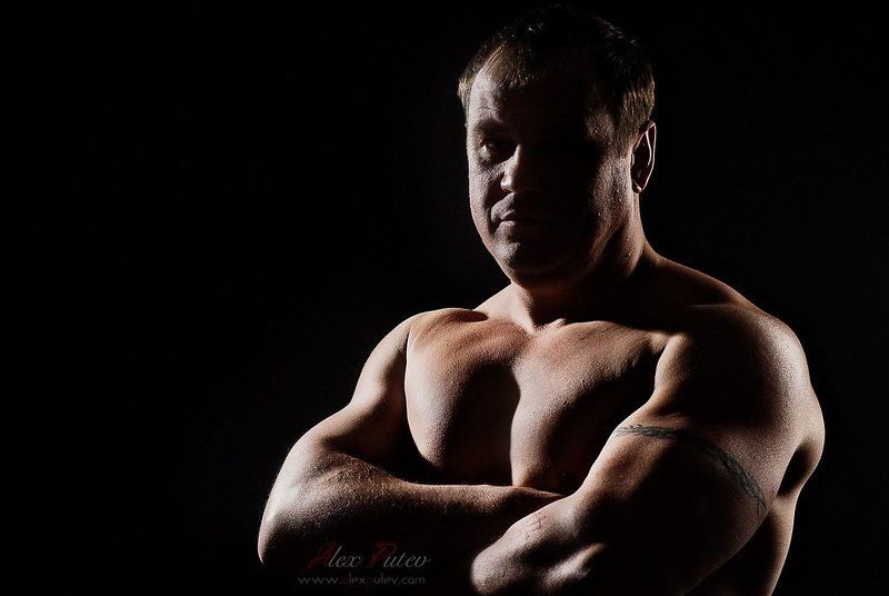 гора,мышцы,мужчина,свет,тень *****photo preview